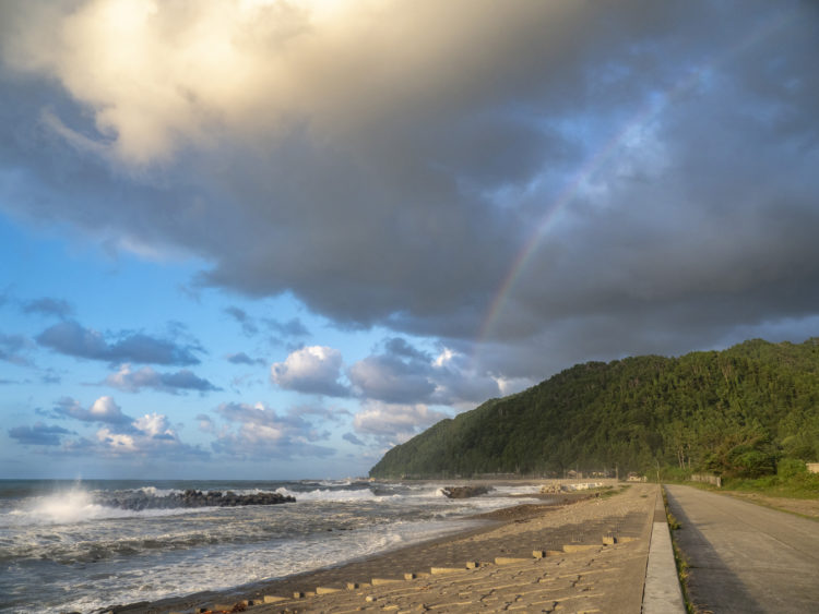 海岸の虹