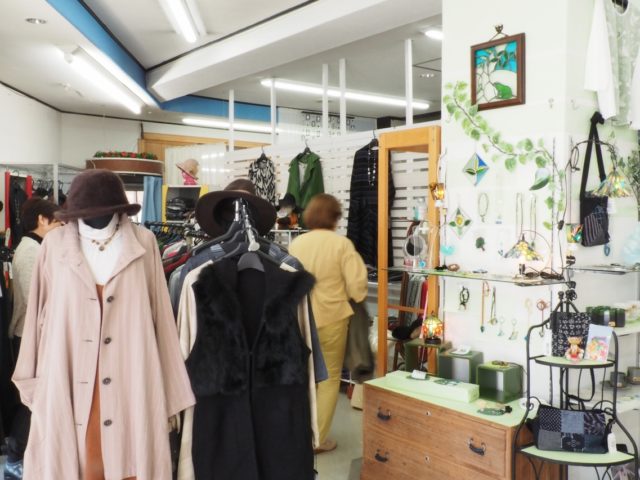 玩具＆婦人服ドンキー