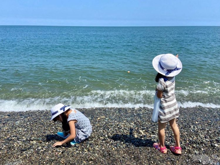 ヒスイ海岸で名人と宝ものさがし＆ソウルフードタラ汁づくり体験