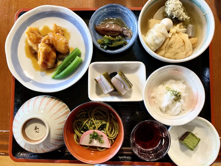 朝日小屋のあたたかなお食事